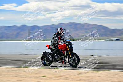 media/Mar-25-2024-Moto Forza (Mon) [[8d4319bd68]]/4-Novice Group/Session 4 Front Straight Speed Pans/